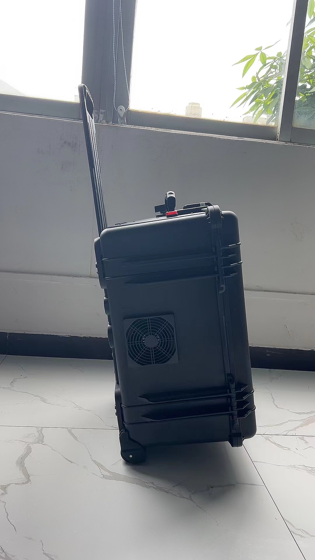 三元手拉箱型移动通信干扰器